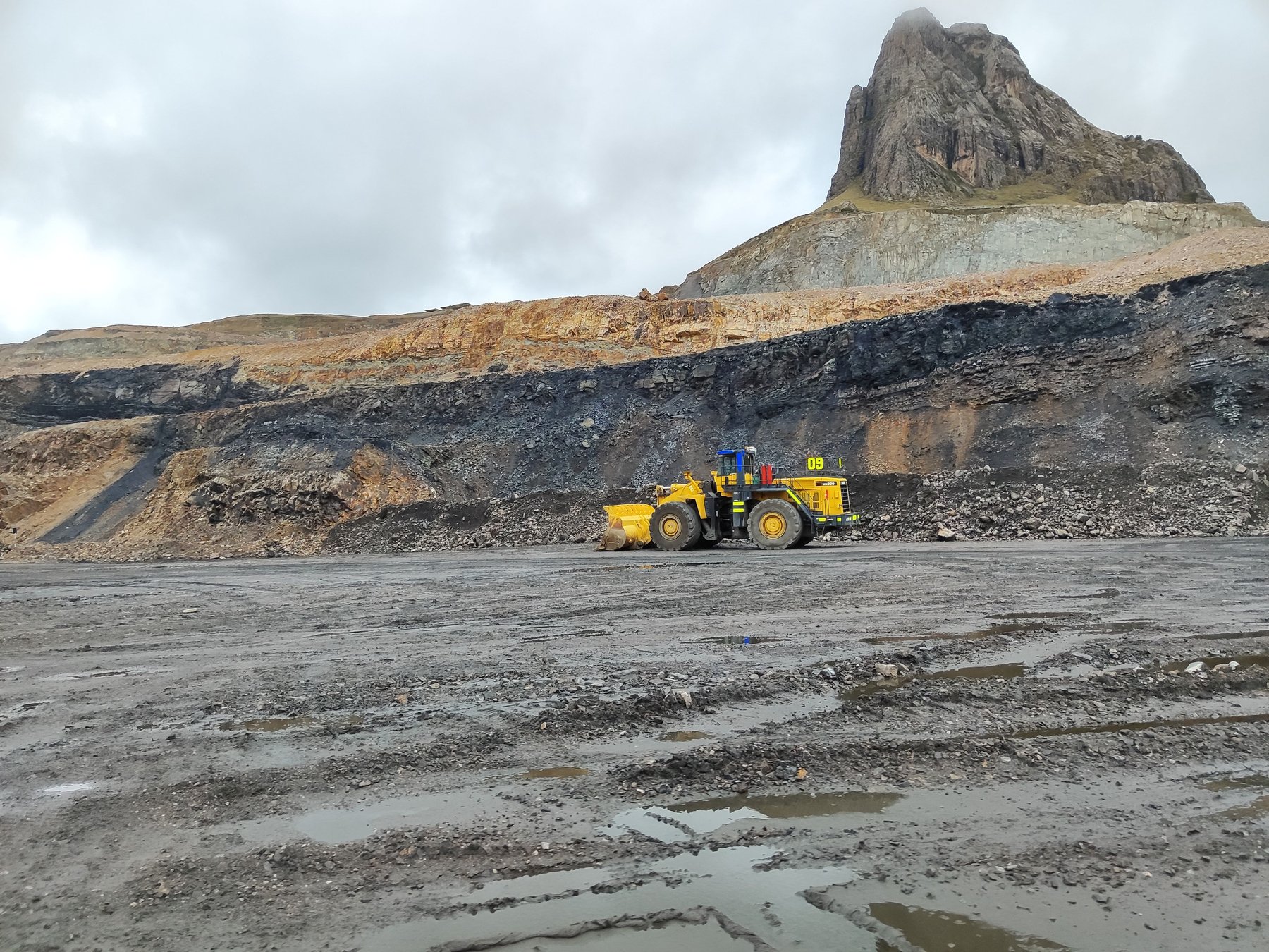 Stock preview of an aggregate quarry; not a Summit operation